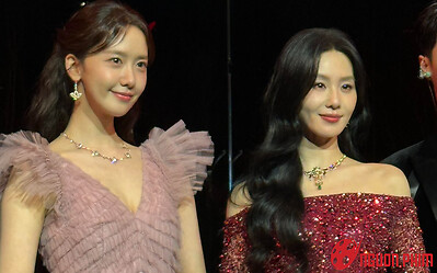 Ảnh chưa chỉnh sửa bóc trần nhan sắc của 2 nữ diễn viên được ví như tình đầu màn ảnh