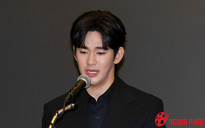 Kim Soo Hyun trả cái giá cực đắt sau bê bối tình ái