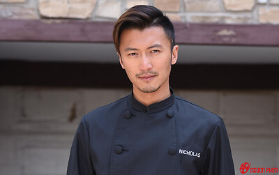 Nam diễn viên kiếm 5000 tỷ nhờ bán xúc xích