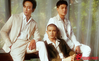 3 anh em trong Gia Đình Mình Vui Bất Thình Lình tung bộ ảnh mừng Công xuống tóc