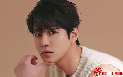 Ahn Hyo Seop vướng nghi vấn hẹn hò, đàng gái là người thân của Song Joong Ki