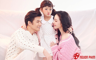 Ảnh gia đình Quỳnh Kool – Nhan Phúc Vinh ở Đừng Làm Mẹ Cáu, không có đám cưới thì phí quá