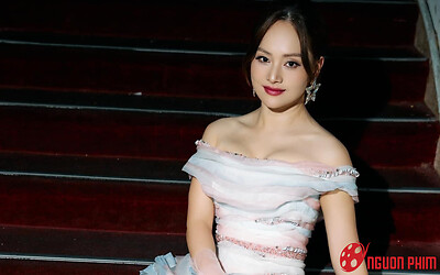 'Bà xã' lớn hơn 5 tuổi của Doãn Quốc Đam khoe vẻ đẹp căng tràn sau khi sinh em bé