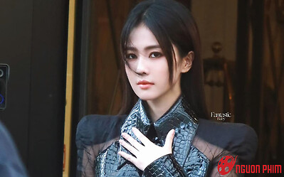 Bạch Lộc bị bóc mẽ nhan sắc thật qua cam thường, khác xa ảnh tự đăng