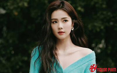 Bạch Lộc công khai ảnh chồng và con gái, bé con vừa lộ diện đã gây chú ý vì quá giống mẹ