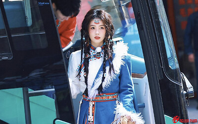 Bạch Lộc khoe vẻ đẹp căng tràn khác lạ