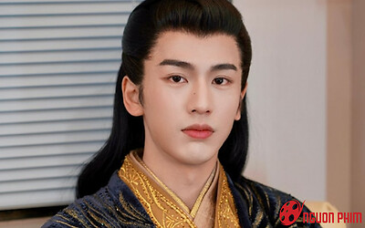 Bạn trai Bạch Lộc bị chê vì trang điểm đậm hơn cả bạn diễn trong Vân Chi Vũ
