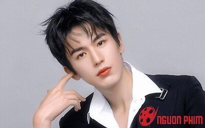 Bạn trai cũ Bạch Lộc công khai người yêu mới, netizen tranh cãi sứt đầu mẻ trán