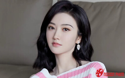 Bắt gặp Cảnh Điềm thản nhiên khóa môi 'người yêu', danh tính đàng trai gây sốt