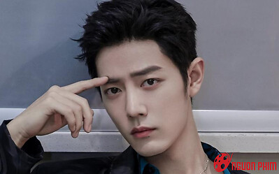 Bắt gặp Tiêu Chiến mặc đồ đôi, công khai tình cảm với một mỹ nhân đình đám Cbiz