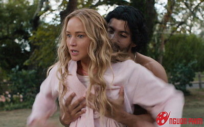 Chán làm dị nhân, Jennifer Lawrence làm vú em nóng bỏng trong phim mới