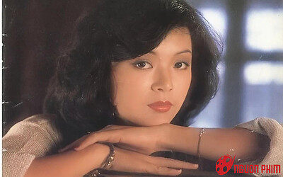 Chia tay bạn trai, nữ diễn viên chọn đi đóng phim 18+ và hẹn hò đồng giới