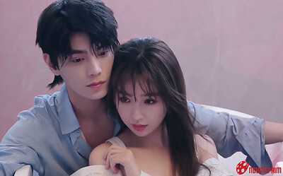 Chia tay Ngu Thư Hân, Đinh Vũ hề 'yêu đương' cùng đàn chị hơn 5 tuổi