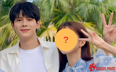 'Con trai' Hồng Diễm gây sốt khi sánh đôi với một mỹ nhân đình đám Vbiz