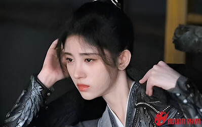 Cúc Tịnh Y bị mắng tan nát vì cải trang nam nhân nhưng vẫn trang điểm đậm, sợ xấu