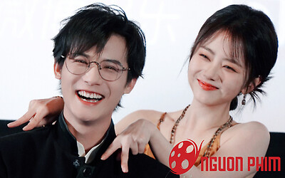 Đàm Tùng Vận tình tứ bên 'bạn trai' kém 3 tuổi, đẹp đôi thế nào mà dân tình đòi cưới gấp?