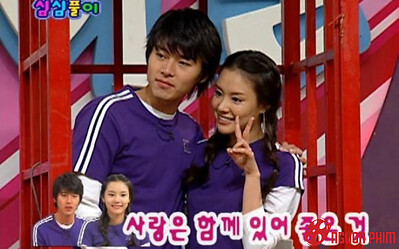 Đang vui vẻ bên Son Ye Jin, hình ảnh vui vẻ bên mỹ nhân của Hyun Bin bất ngờ hot trở lại