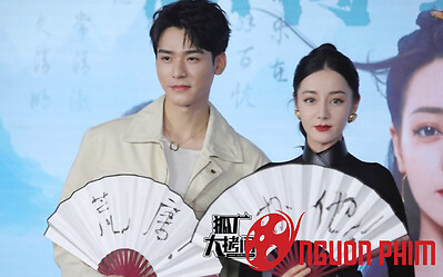 Địch Lệ Nhiệt Ba đứng cạnh Cung Tuấn cứ như mẹ con, nhan sắc quá già