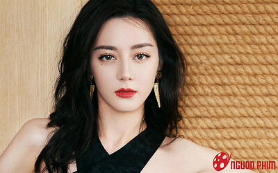 Địch Lệ Nhiệt Ba được người trong nghề khen ngợi chuyên nghiệp nhất lứa tiểu hoa 90