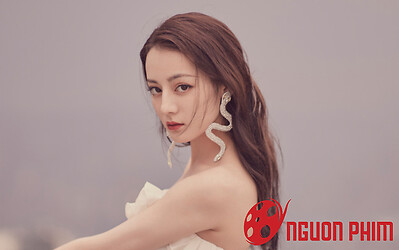 Địch Lệ Nhiệt Ba phản ứng cực căng trước tin đồn ra nước ngoài sinh con