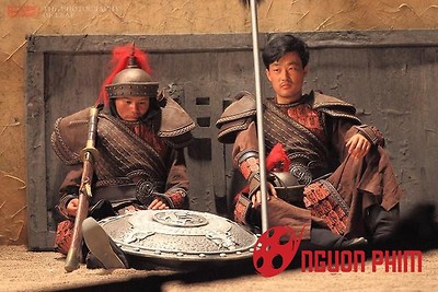 Diễn viên quần chúng ăn mì gói chờ việc thời Covid-19