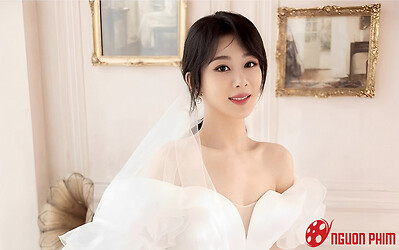 Dương Tử gây sốt khi diện váy cưới