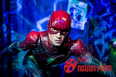 Ezra Miller đóng vai Flash ngay trên phim trường Sinh vật huyền bí 3