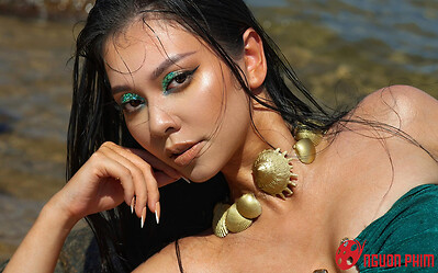 Geisha bí ẩn trong Biệt Dược Đen có nhan sắc đời thực siêu cháy, là hotgirl MXH