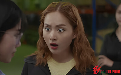 Gia Đình Mình Vui Bất Thình Lình: Hà (Lan Phương) gây tranh cãi vì hành động 'bật' sếp giữa công ty