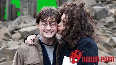 Harry Potter tiết lộ mình từng đem lòng yêu bạn diễn hơn 23 tuổi