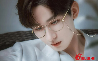 Hậu hợp tác cùng Dương Tử, Thành Nghị lộ ảnh ôm con, ngoại hình ông bố bỉm sữa gây sốt