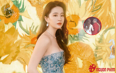 Hé lộ ảnh Lưu Diệc Phi nắm tay bố bước vào hôn lễ, danh tính nhà trai gây chú ý