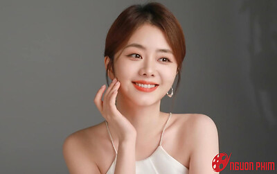 Hé lộ nhan sắc bạn trai Đàm Tùng Vận, đẹp đôi thế nào mà dân tình đòi cưới ngay?