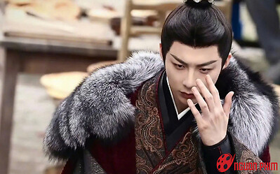 Hình ảnh mất thẩm mỹ của nam chính Khom Lưng