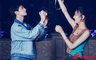 Hóa ra Địch Lệ Nhiệt Ba lâu lắm mới lộ diện là để hẹn hò cùng Dương Dương?