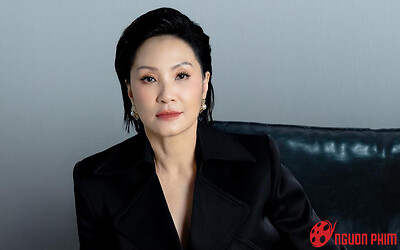 Hồng Đào hôn 'tình trẻ' kém 7 tuổi 16 lần