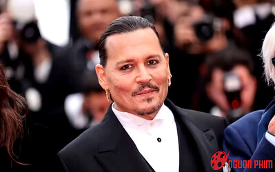 Johnny Depp nhận tràng pháo tay dài 7 phút và những giọt nước mắt đầu tiên tại LHP Cannes 2023