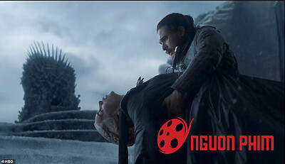 Jon Snow xuống tay với Mẹ Rồng tập cuối Game of Thrones gây tranh cãi dữ dội