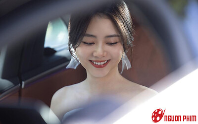 Không còn là tin đồn, Đàm Tùng Vận chính thức trở thành cô dâu của bạn trai ngoài ngành