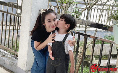 Làng Trong Phố chính thức đóng máy, dàn cast đua nhau xả ảnh