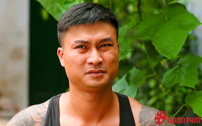 Làng Trong Phố tập 17: 'Tiểu tam' Nhung tặng quà, đề nghị được làm bạn với Hiếu