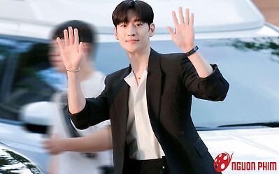 Lee Je Hoon tuyên bố không hẹn hò sao nữ, fan bất ngờ réo tên Son Ye Jin