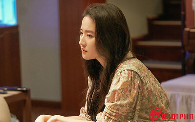 Lộ ảnh Lưu Diệc Phi ôm con trong bệnh viện, Lâm Canh Tân hớt hải xuất hiện