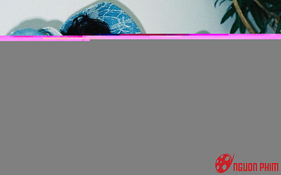 Lộ cảnh hôn 'dầu mỡ' của Ngô Lỗi và bạn gái, dân tình thi nhau chê