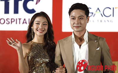 Lộ khoảnh khắc Thanh Sơn 'e sợ' Khả Ngân, khán giả xuýt xoa 'nhà là phải có nóc'