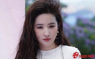 Lưu Diệc Phi công khai mối quan hệ ngọt ngào với mỹ nam lớn hơn 10 tuổi