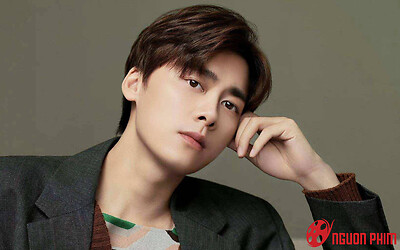 Lý Dịch Phong bất ngờ được khen có nhan sắc 'đỉnh cấp Đông Phương' sau khi bị phong sát