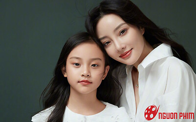 Lý Tiểu Lộ ngoại tình khiến con gái bị bạn bè cô lập