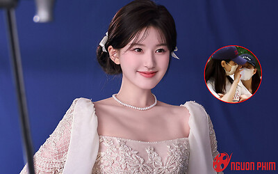 Mẹ Triệu Lộ Tư lộ diện cạnh con gái, đẹp thế nào mà khiến dân tình xuýt xoa vì gen quá đỉnh?