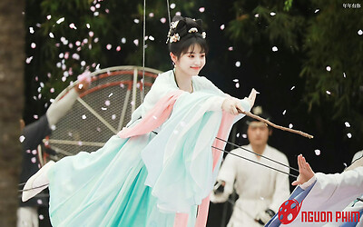 Một tiểu hoa 95 có phim lên sóng, Triệu Lộ Tư phải dè chừng